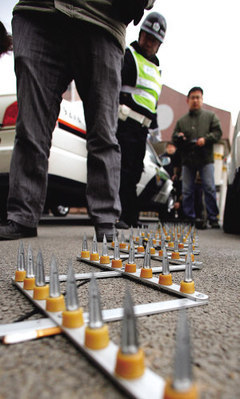 济南成立机动队查酒驾 首配手机屏蔽仪破胎器--山东频道--人民网